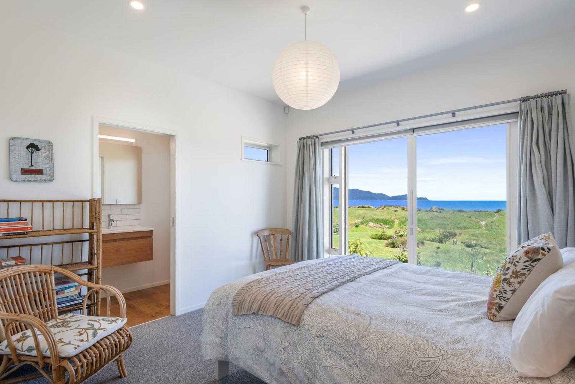 Sunset Over Kapiti - Waikanae Holiday Home Exterior photo