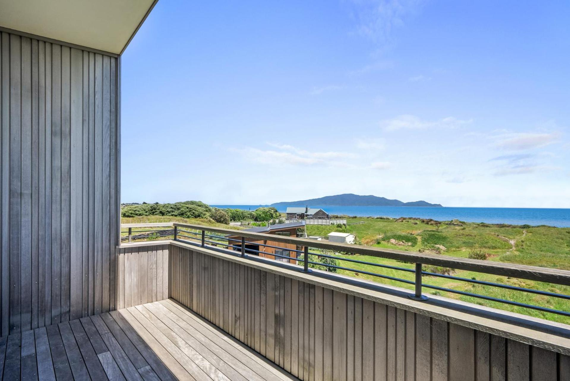 Sunset Over Kapiti - Waikanae Holiday Home Exterior photo